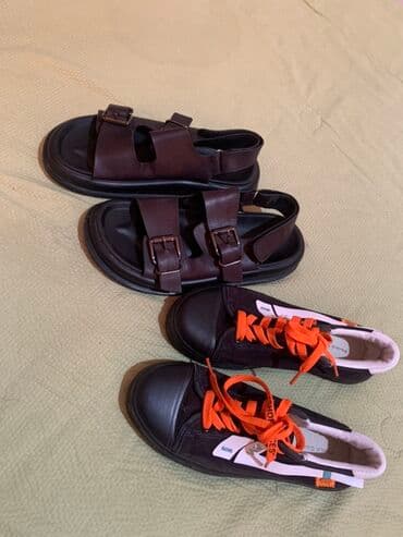 брендовый обувь: За две 900 сом.Представлен комплект обуви, включающий пару коричневых — 1