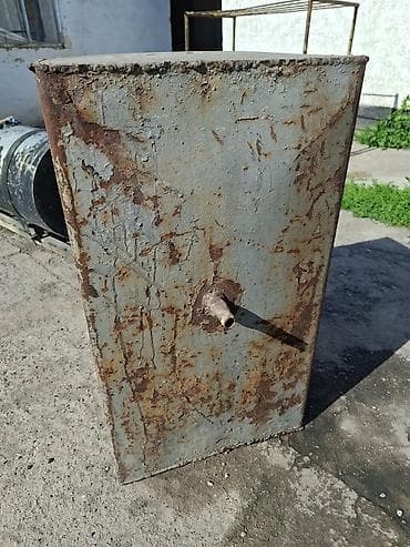 Бак, Металл