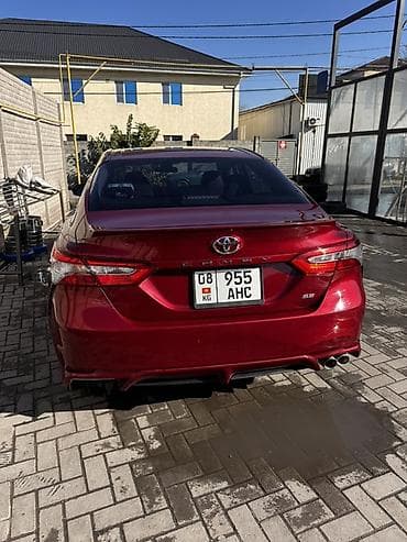 kia seltas: Toyota Camry: 2018 г., Седан — 4