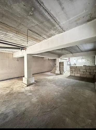 гараж улан: Таунхаус с современным фасадом из светлого камня и панорамным — 10