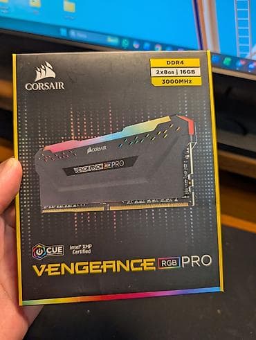 3000: Оперативная память (RAM) для ПК, Б/у, Corsair, 16 ГБ, DDR4, 3000 МГц — 1
