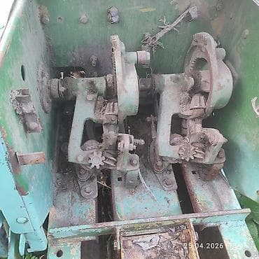 djon deere: Пресс‑подборщик тюковый John Deere (похоже на серию 336/346). - Тип — 3