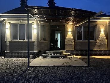 карапол дача: Просторный одноэтажный дом с современной отделкой и навесом у входа — 2