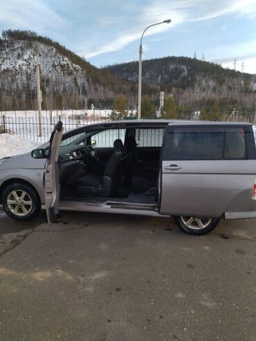 продаю в связи переездом: Toyota Isis: 2006 г., 2 л, Вариатор, Бензин, Вэн/Минивэн — 4