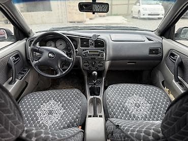 evro r: Nissan Almera: 2001 г., 1.8 л, Автомат, Бензин, Седан — 4