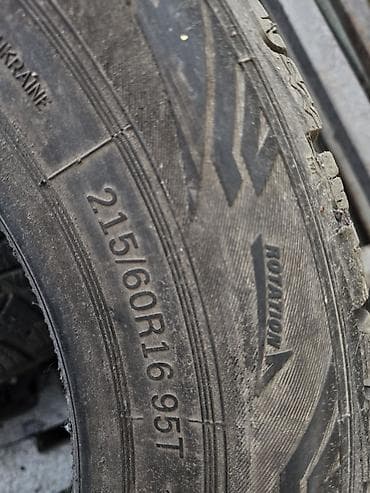 шипованная: Шины зимние шипованные Rosava 215/60 R16 95T Процент протектора 90% - — 1