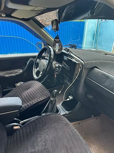 ли 9 авто: Volkswagen Vento: 1994 г., 1.8 л, Механика, Седан — 3