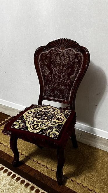 горки в зал: Продаются стулья — 10 шт. Красивые, добротные стулья с мягкой обивкой — 2