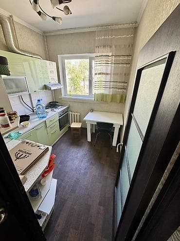 сдаю дом квартира: Сдаю детскую комнату в 3-комнатной квартире 📍10 мкр 20 000 сом — 3