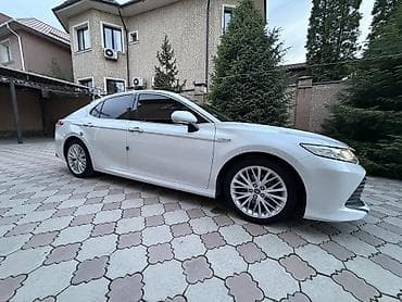 Toyota Camry: 2018 г., 2.5 л, Вариатор, Гибрид, Седан