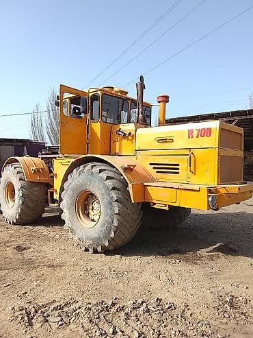 Кировец К-700 — колесный трактор повышенной мощности - Полный привод at lalafo.kg Кировец К-700 — колесный трактор повышенной мощности - Полный привод