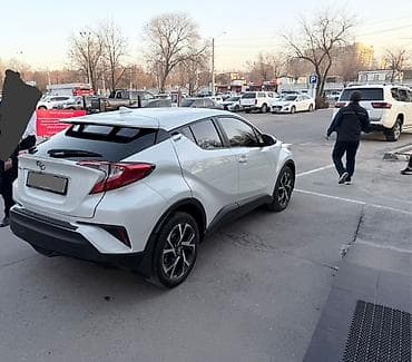 Продажа авто: Toyota C-HR: 2017 г., 2 л, Автомат, Бензин, Кроссовер — 4