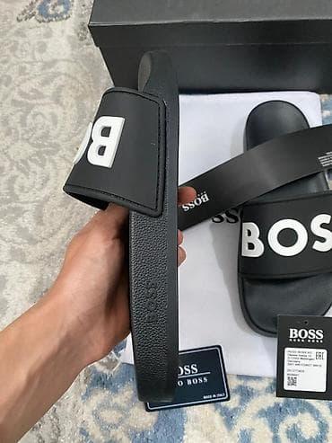 босс: Сланцы BOSS (Hugo Boss) с крупным логотипом на ремне. все абсолютно — 8