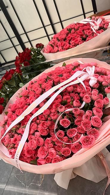 цветы отдам даром: Пышный авторский букет из розовых кустовых роз — 1