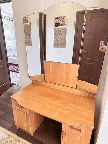 Туалетный столик, Б/у, С зеркалом, ЛДСП