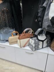 брендовые сумки: Сумка с мягкой фактурой (эффект «варёного» денима/велюра) в графитовом — 8