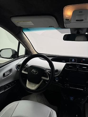 byd e2 2023: Toyota Prius: 2017 г., 1.8 л, Автомат, Гибрид, Хэтчбэк — 5