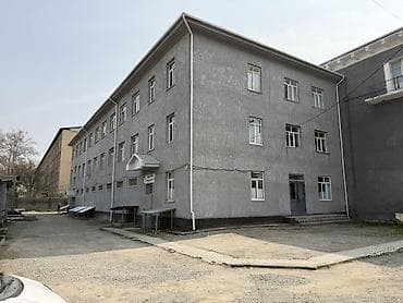 аренда помещений под офис: Трёхэтажное нежилое здание с подвалом Описание: - Кирпичное/бетонное — 1