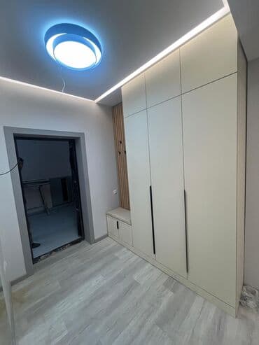 эшик дом: Буйрутма эмеректер, Уктоочу бөлмө, Ашкана гарнитурасы, Үстөл, Шкаф — 25