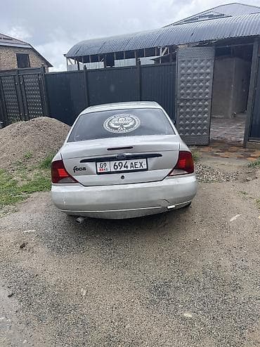 Транспорт: Ford Focus: 2001 г., 1.6 л, Кол менен иштөөчү, Бензин, Седан — 2