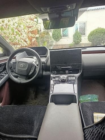 Toyota bZ4X: 2022 г., Автомат, Электромобиль, Кроссовер — 4