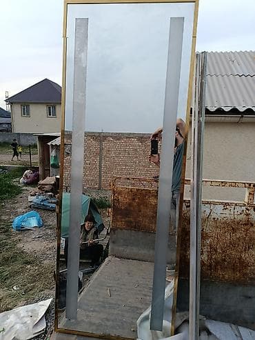 где можно купить вешалки для одежды: Зеркало напольное в полный рост с декоративной рамкой под золото. - — 1