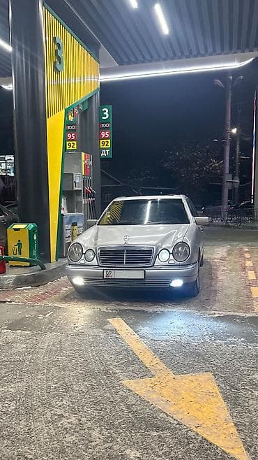 Продажа авто: Mercedes-Benz E-Class: 1996 г., 2.3 л, Механика, Бензин, Седан — 1