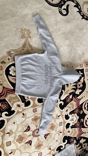 парные одежда: Зипка Broken Planet
Состояние:новое 
Размер:М-Л
Материал:Хлопок — 1