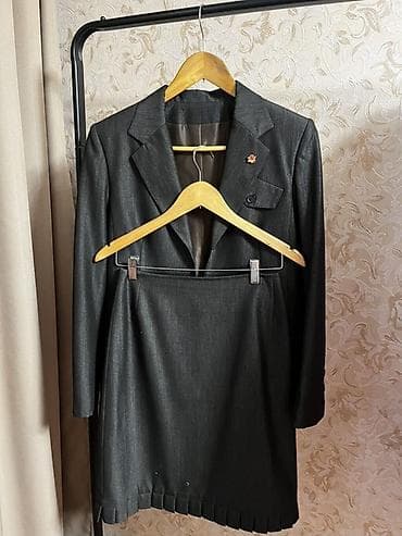 Жеке буюмдар: Женский костюм-двойка: пиджак + юбка, размер 46-48 - Цвет — 1