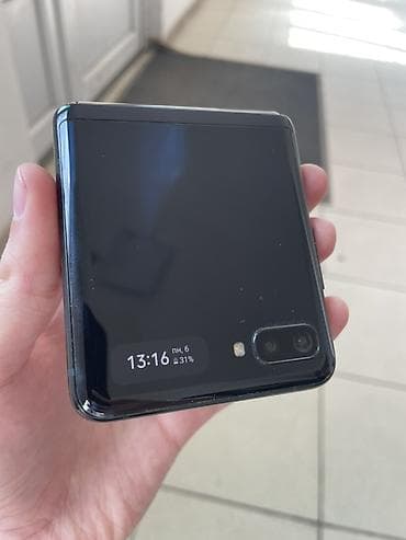 macbook m3: Samsung Z Flip, 256 ГБ — 4