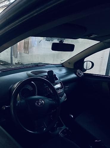 2 8: Toyota Aygo: 2010 г., 1 л, Механика, Бензин — 7
