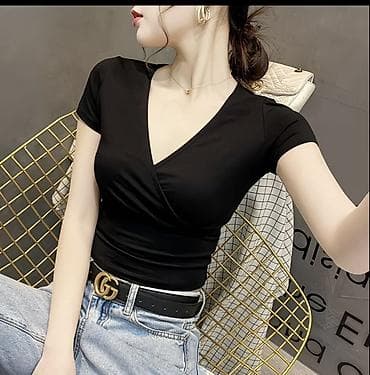 nike acg: Женская базовая футболка с запахом - Крой: приталенная посадка — 1