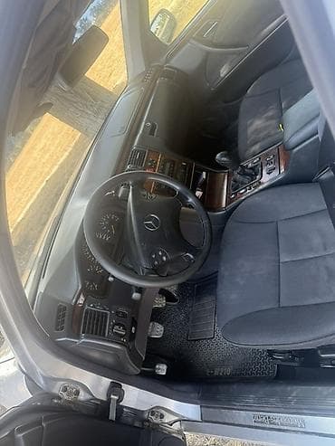 лампы для освещения: Mercedes-Benz E-Class: 2000 г., 2.6 л, Механика, Седан — 3