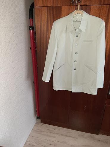 Костюм мужской,светлый,тройка, в отличном состоянии