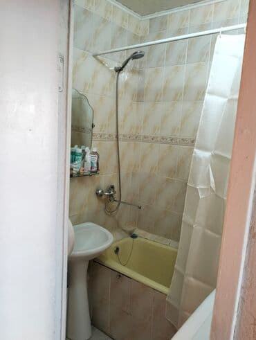 сдаю квартиру в 6 микрорайоне: 3 комнаты, 60 м², 105 серия, 5 этаж, Старый ремонт — 11