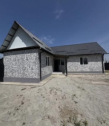 частные дома: Продаётся частный дом с участком. Характеристики: - Одноэтажный дом — 3
