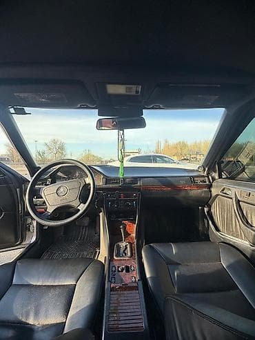 Mercedes-Benz W124: 1994 г., 3.2 л, Автомат, Газ, Седан — 9