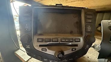 Штатная мультимедийная магнитола/головное устройство для Toyota