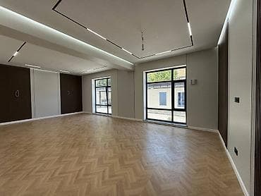 Недвижимость: 📍 ул. Самарбека Кожобергенова 🔘5-комнатный 🔘Этажи 2 🔘300м² — 10