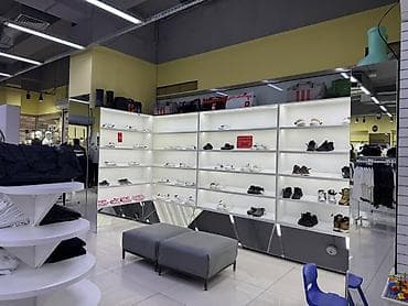 обмен одежды: Сдам обувную часть в мужском магазине ТЦ ГУМ. 2 этаж Проходимость — 4