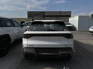 tesla model 3: Changan Qiyuan Q05: 2026 г., Вариатор, Электромобиль, Седан — 4