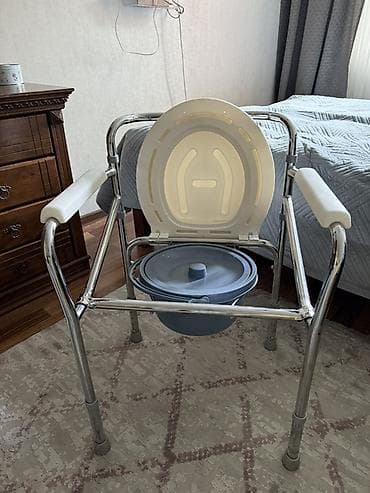 Туалетный стул-стулка (комод) с крышкой и съемным ведром -