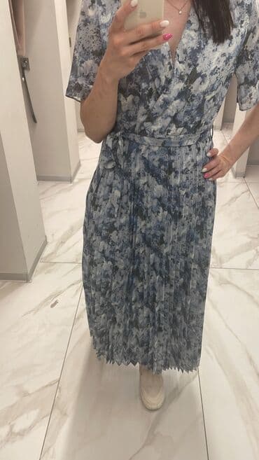 дом вещи: Продаю платье Новое Снежная Королева с РФ не подошёл размер — 1