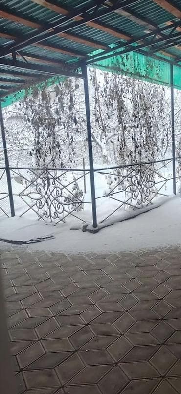 чолпон ата домик: 65 м², 4 комнаты, Забор, огорожен — 4