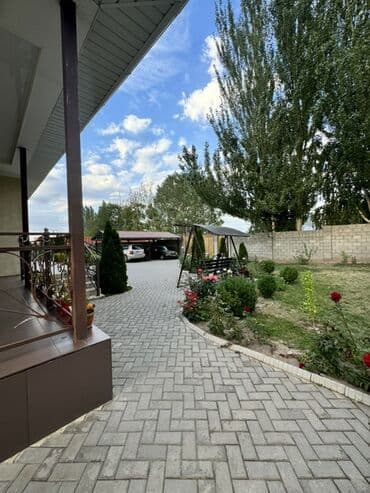дом готовый: 180 кв. м, 6 бөлмө, Евроремонт, Забор, тосулган, Унаа токтотуучу жай — 2