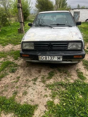 Volkswagen Jetta: 1988 г., 1.8 л, Механика, Бензин, Седан