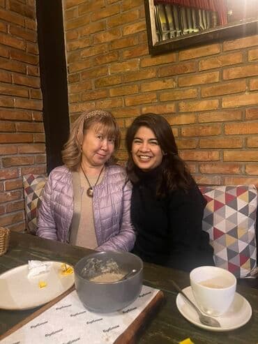 оборудование для фас фуда: Уютное кафе с атмосферой кирпичных стен и мягкими геометрическими — 1