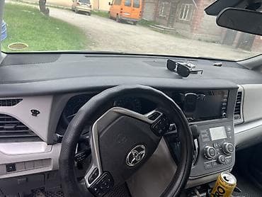 Toyota Sienna: 2019 г., 3.5 л, Автомат, Бензин, Вэн/Минивэн — 9