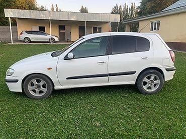 айнек авто: Nissan Almera: 2001 г., 1.5 л, Кол менен иштөөчү, Бензин, Хетчбек — 1