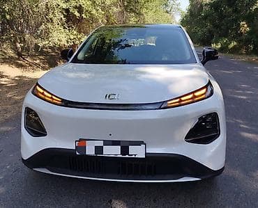 Changan Qiyuan Q05: 2026 г., Электромобиль, Лифтбек — 1